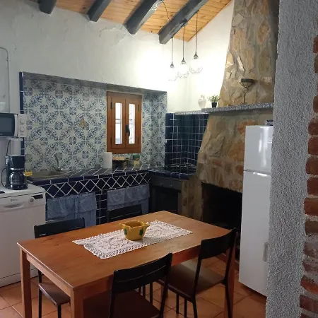 Familiar Con Chimenea - Alt Emporda Apartment