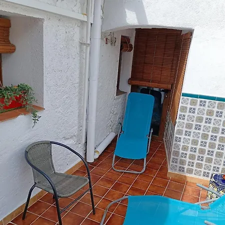 Familiar Con Chimenea - Alt Emporda